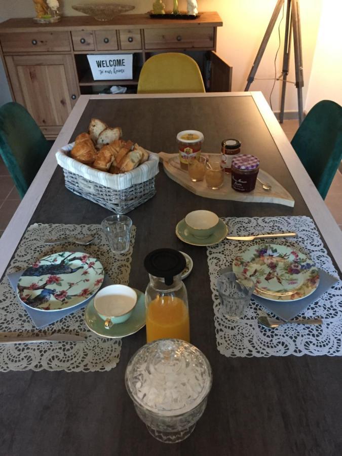 De Charme Et D'Eau Bed and Breakfast Saint-Savinien Exteriör bild