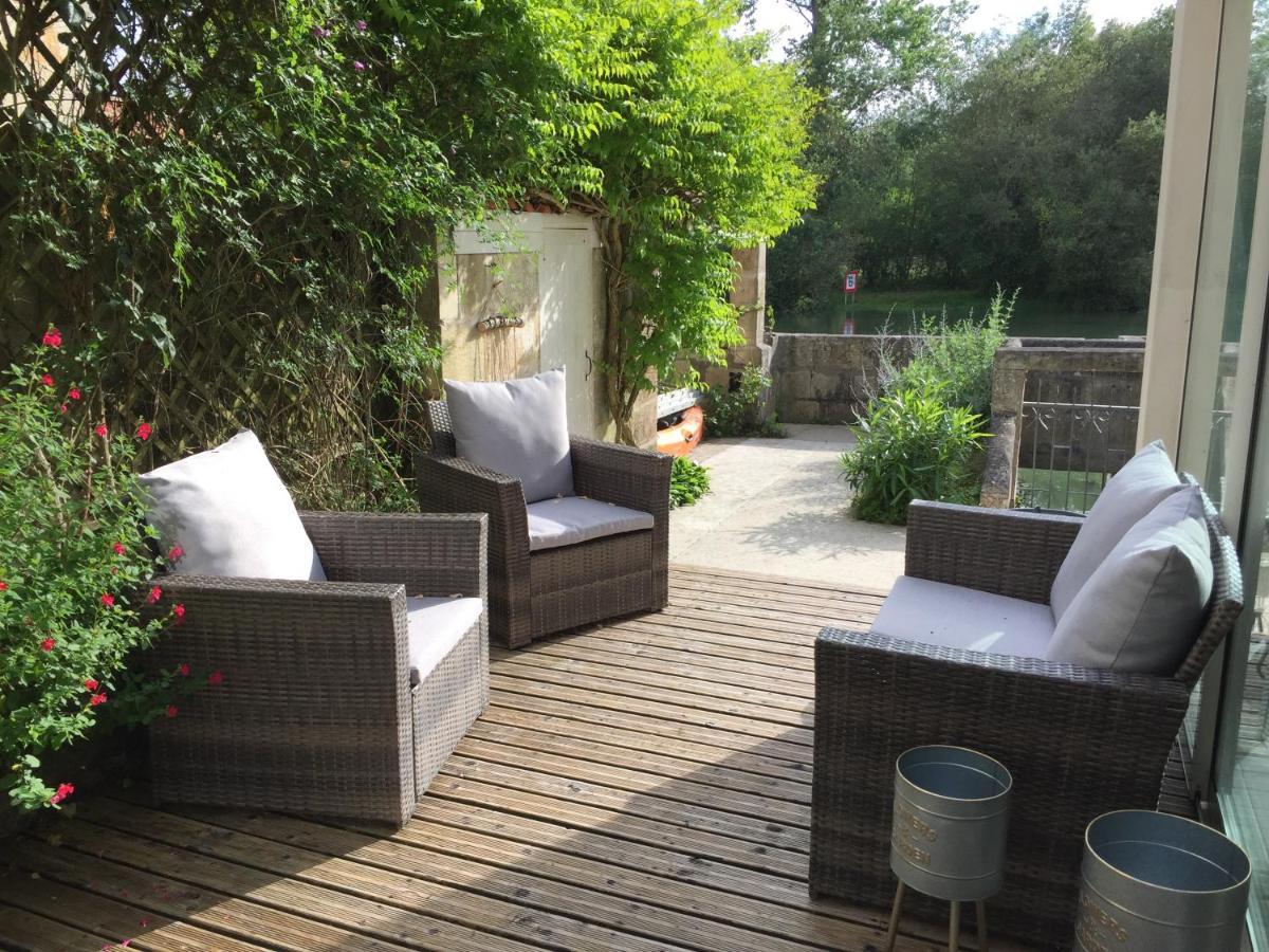 De Charme Et D'Eau Bed and Breakfast Saint-Savinien Rum bild
