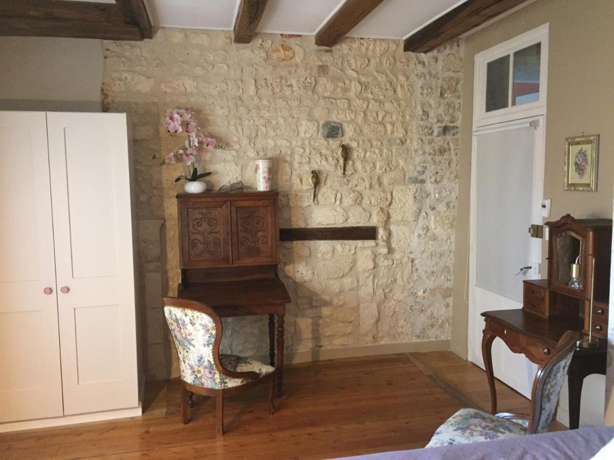 De Charme Et D'Eau Bed and Breakfast Saint-Savinien Exteriör bild